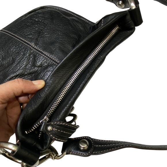 B Makowsky Black Leather Crossbody Silver Tone Hardware - Picture 4 of 10